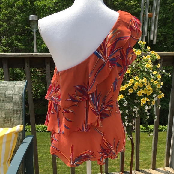 Amaryllis size S chiffon floral one-shoulder top. - Picture 3 of 7
